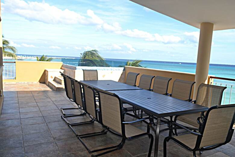 Apartamentos El Faro Beachfront Penthouse
