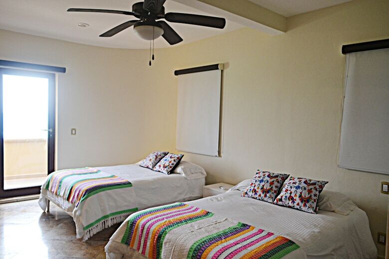 Apartamentos El Faro Beachfront Penthouse