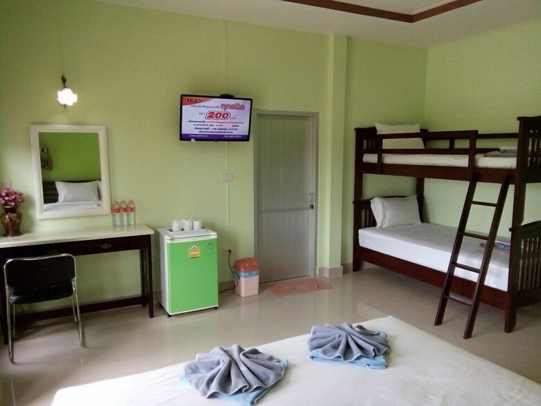 Hotel Naris Phuview Resort