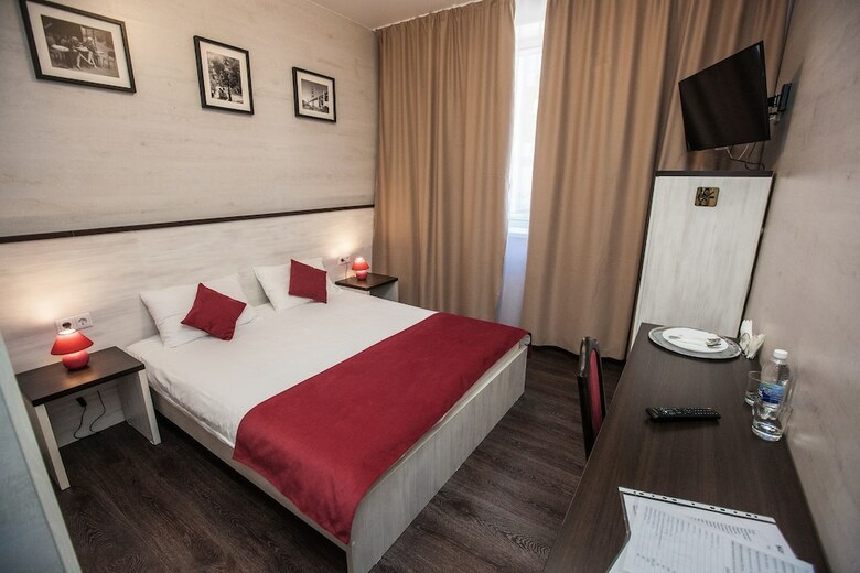 Fox Hotel