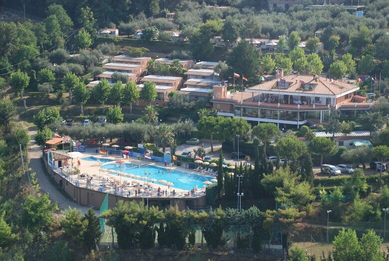 Ihr Europe Garden Village