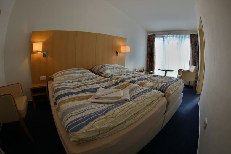 Aparthotel Apartments Krom??�?