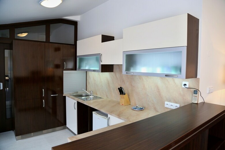 Aparthotel Apartments Krom??�?
