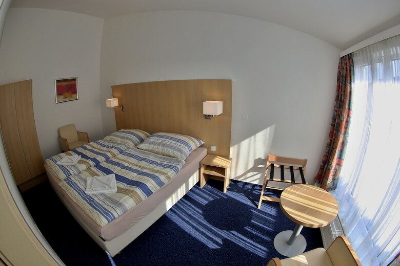 Aparthotel Apartments Krom??�?