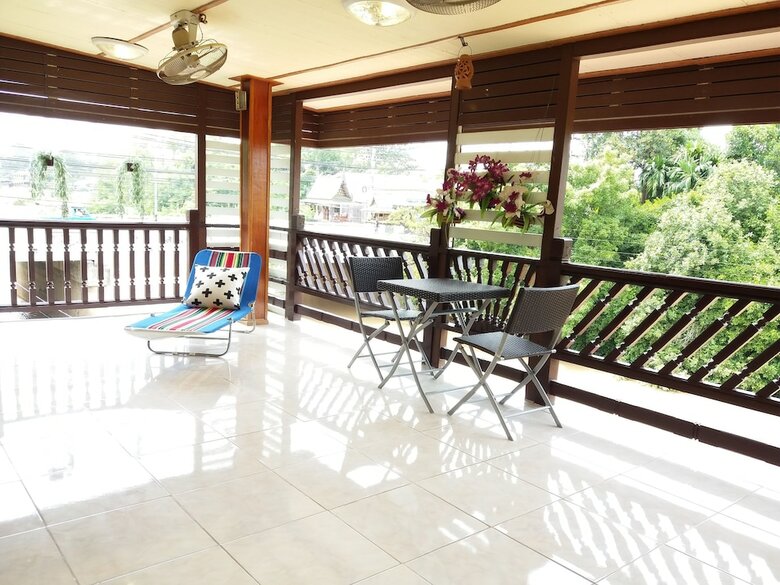 Hotel Green Riverside Homestay