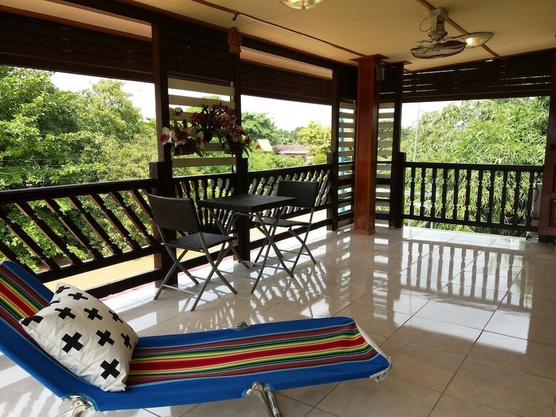 Hotel Green Riverside Homestay
