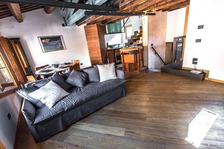 Grand Canal Design Apartment R&r