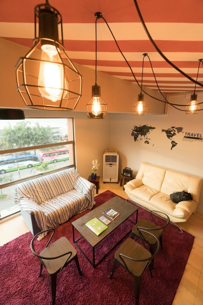 Seaview Capsule Hotel - Hostel