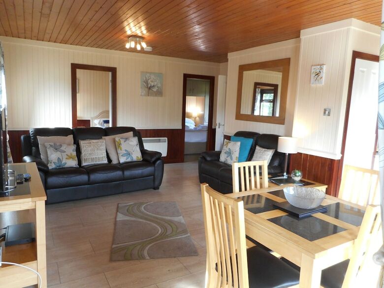 Birch Lodge 13 With Hot Tub