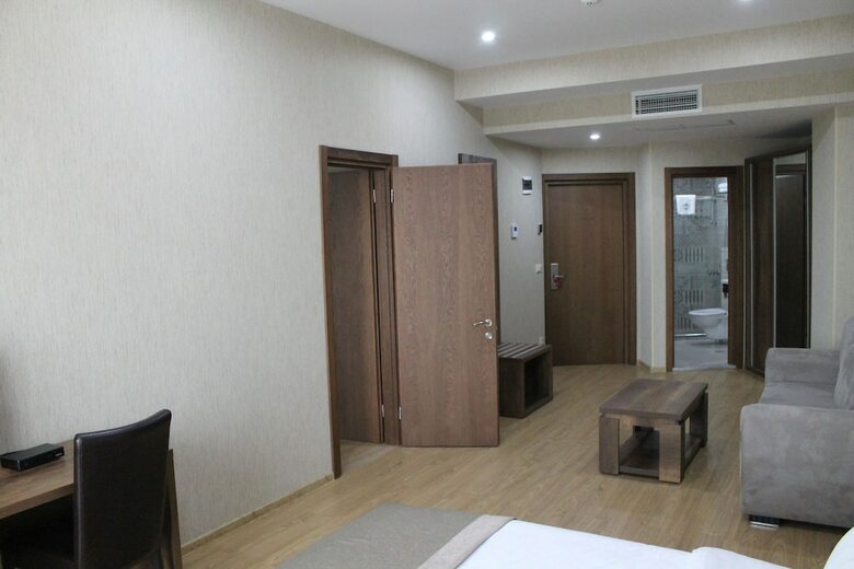 Hotel Metekhi Line