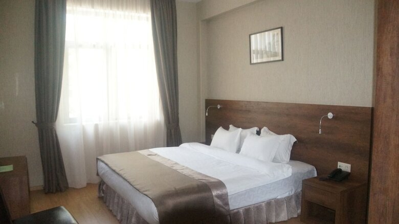 Hotel Metekhi Line