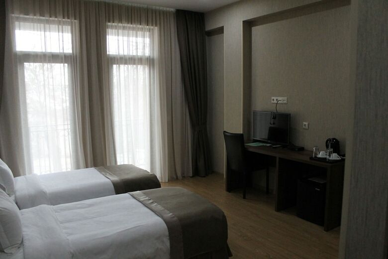 Hotel Metekhi Line