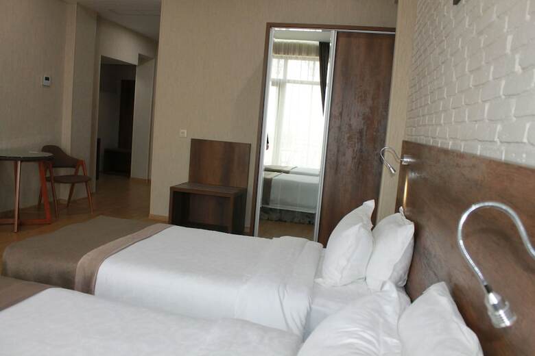 Hotel Metekhi Line