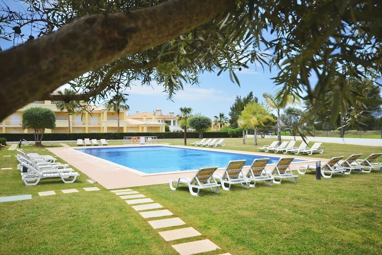 Apartamentos Millennium Golf Residences Al