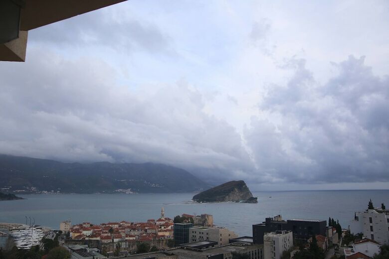 The Old Town Viewpoint Apartments