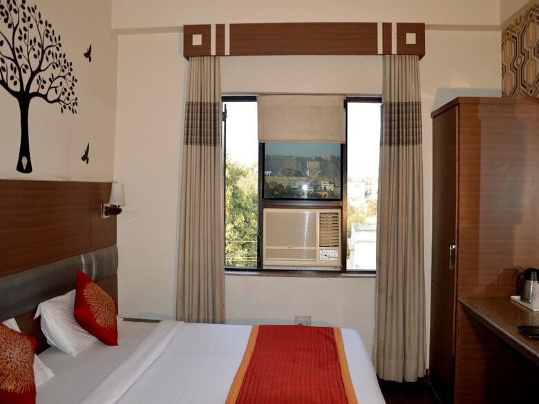 Hotel Aroma Classic In Central Jaipur