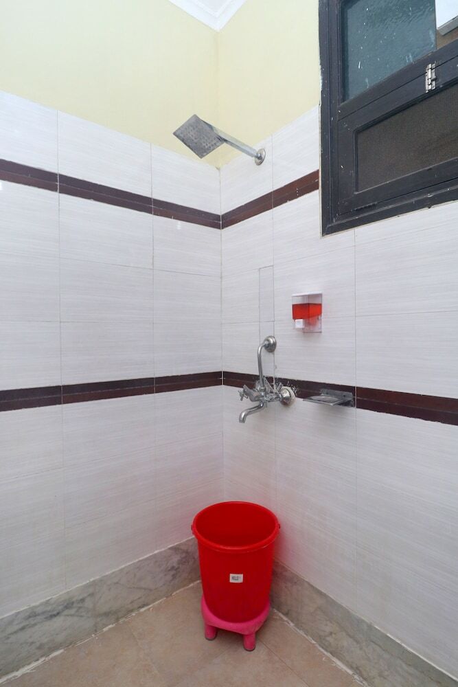Gurjeet Hotel By Naavagat