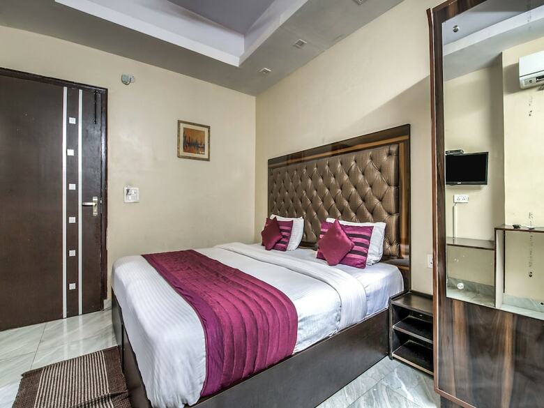 Oyo 2807 Hotel Crosswinds Residency