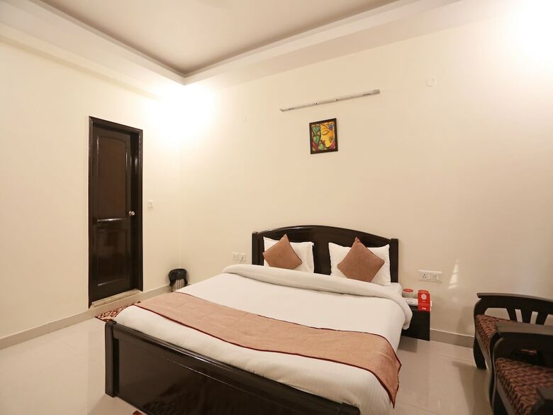 Hotel Oyo 6226 Mascot Neo