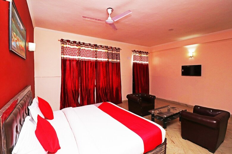 Hotel Oyo 8438 Dsr Residency