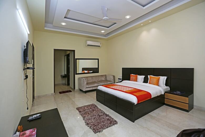 Hotel Oyo 9072 Noida Dreamz