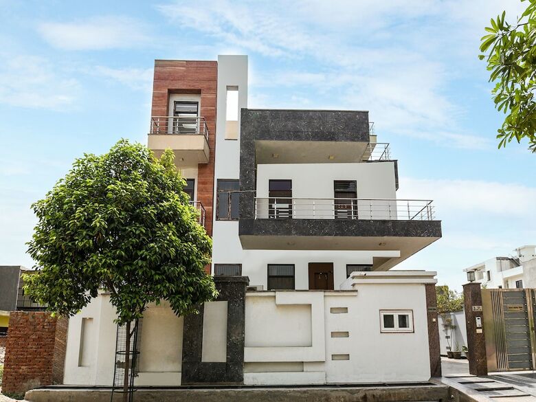 Hotel Oyo 9072 Noida Dreamz