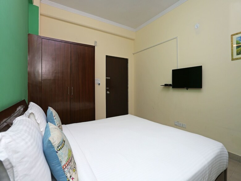 Hotel Oyo Flagship 238 Noida Sector 72