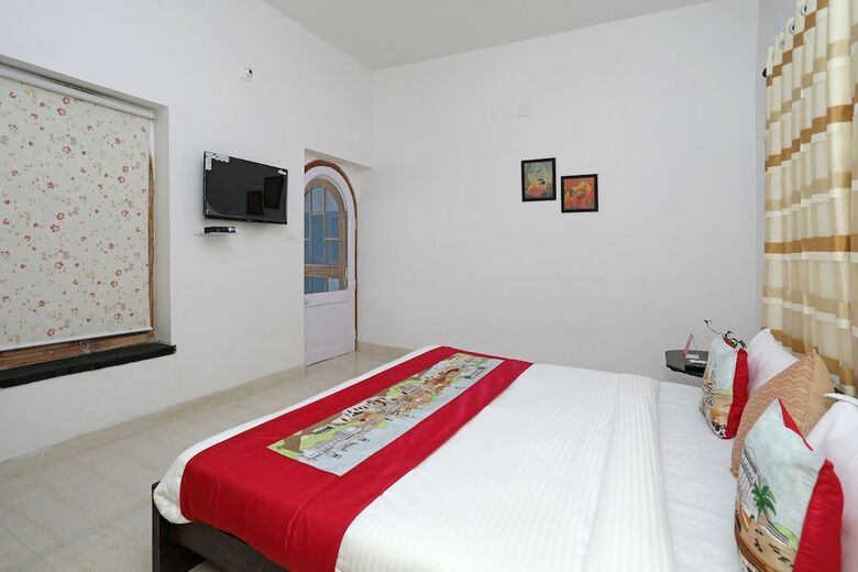 Hotel Oyo 10298 Home Near Sukhadia Circle