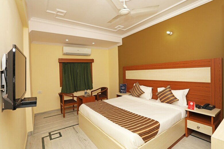 Oyo 9948 Hotel Apple Pie