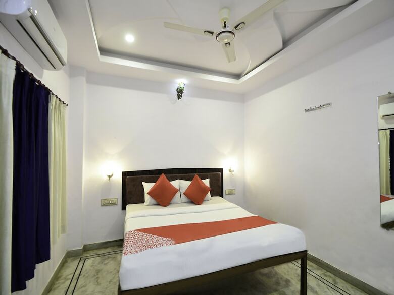 Oyo 10704 Hotel Lake Haveli