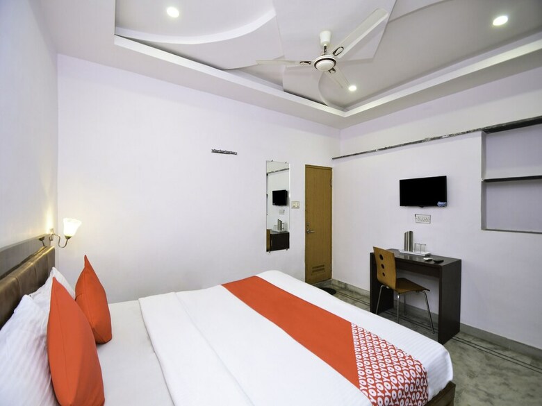 Oyo 10704 Hotel Lake Haveli