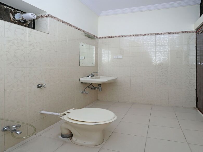 Oyo 10334 Hotel Goyal Inn