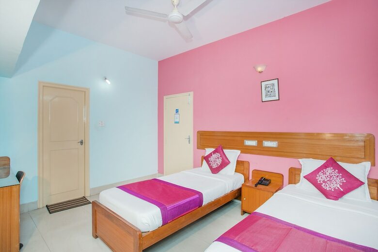 Oyo 11592 Hotel Red Carpet Residence