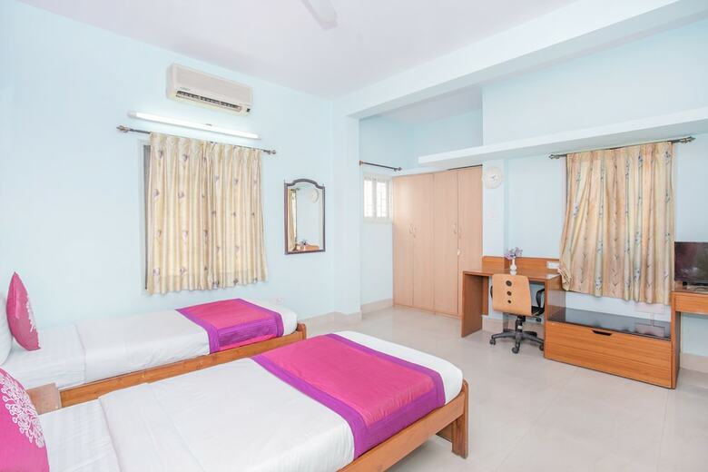 Oyo 11592 Hotel Red Carpet Residence