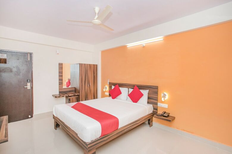 Oyo 10475 Pmr Hotel