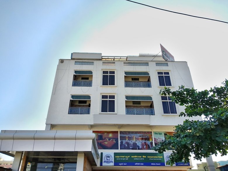 Oyo 10533 Hotel Victory Grand