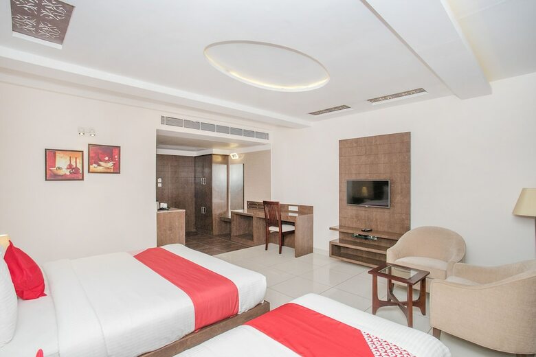 Oyo 6593 West Fort Hotel