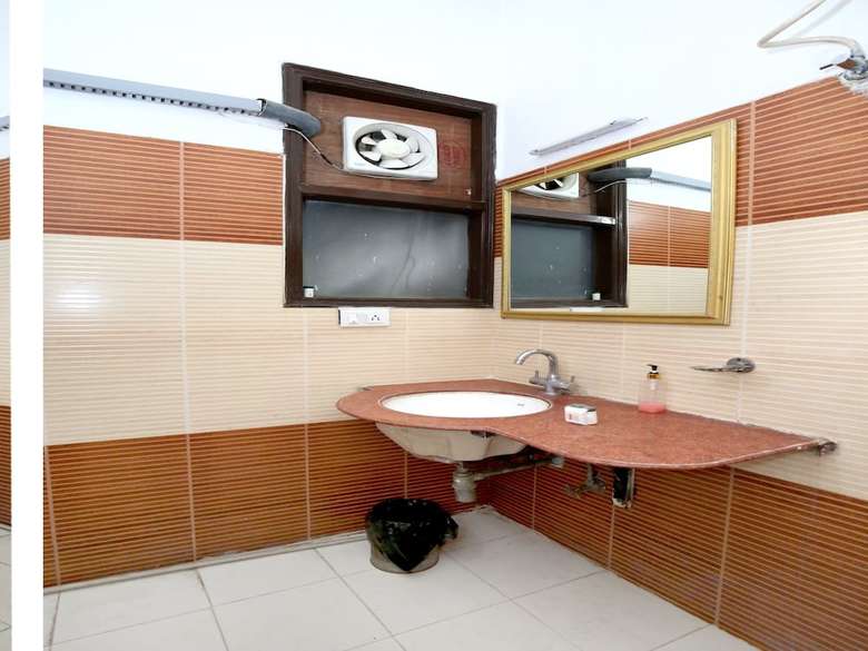 Oyo 11377 Hotel Kings Residency