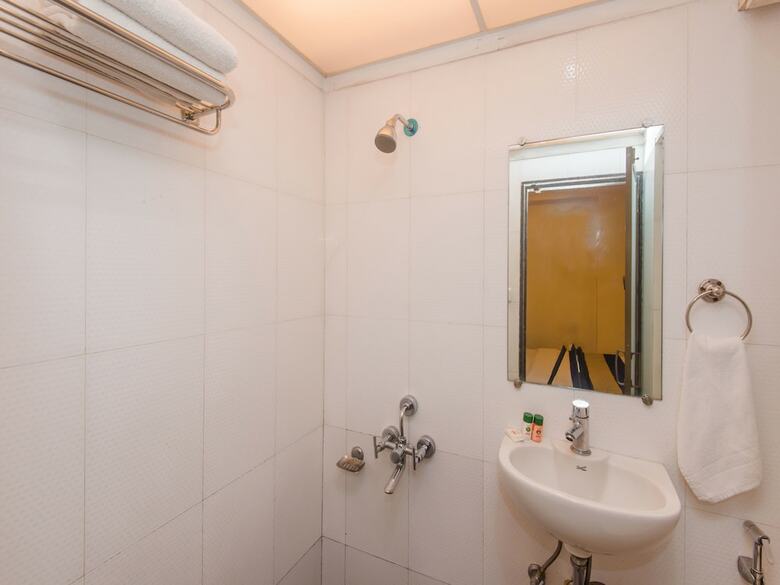 Oyo 1369 Hotel Avista