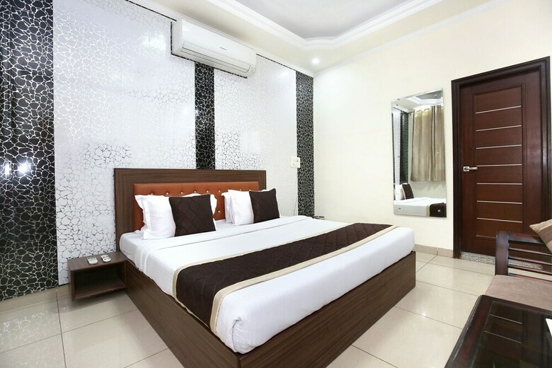 Oyo 10832 Hotel Jb 2