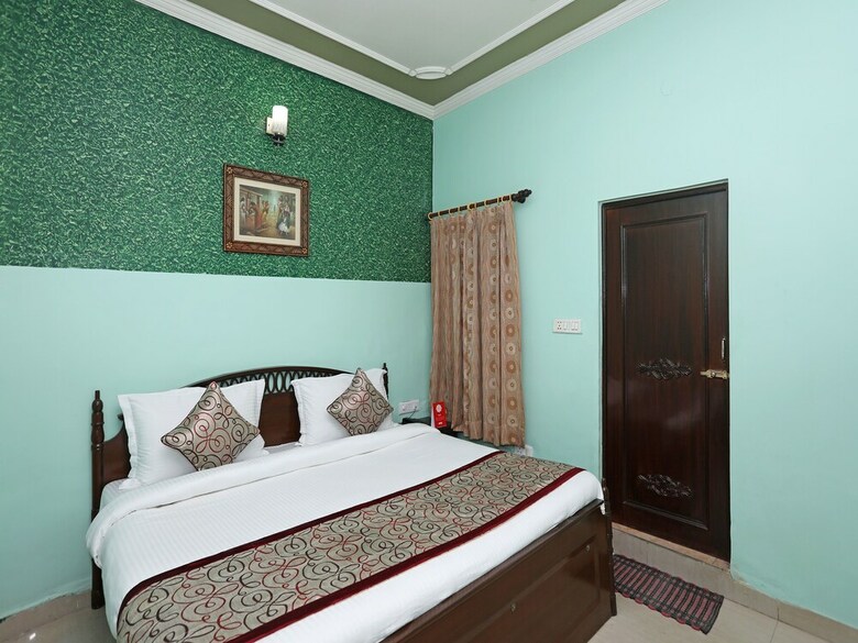 Oyo 11312 Hotel Aero Capitol
