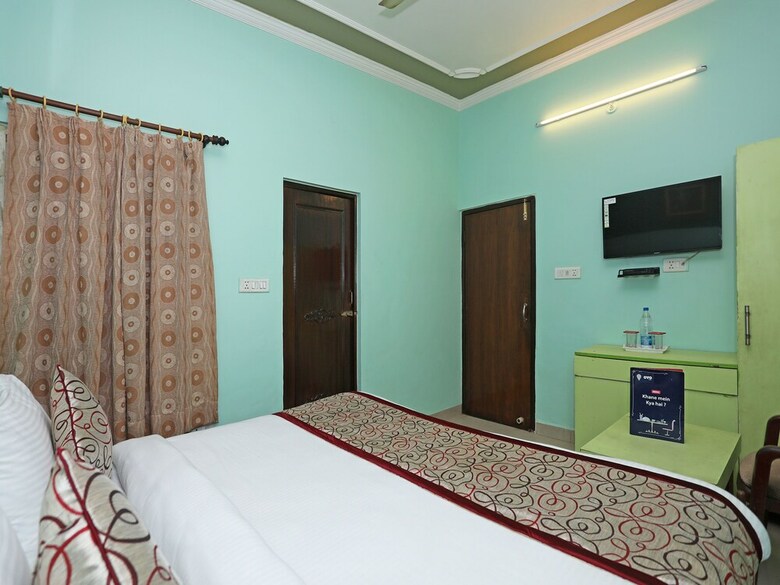 Oyo 11312 Hotel Aero Capitol