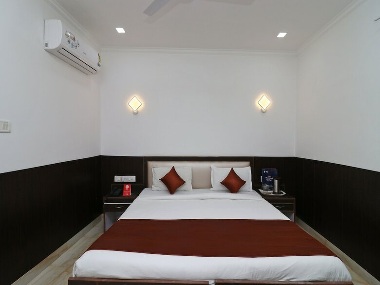 Oyo 11526 Hotel Apollo
