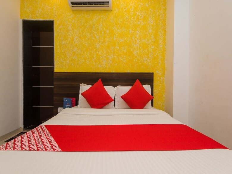 Oyo 11498 Hotel Bliss Executive