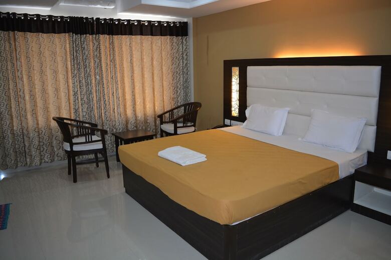 Hotel Sri Guru Inn
