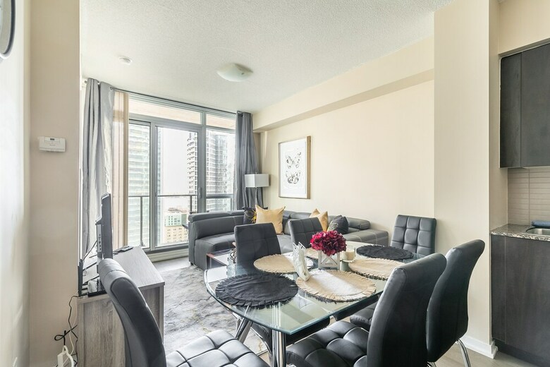 Apartamentos Simply Comfort. Maple Leaf Square
