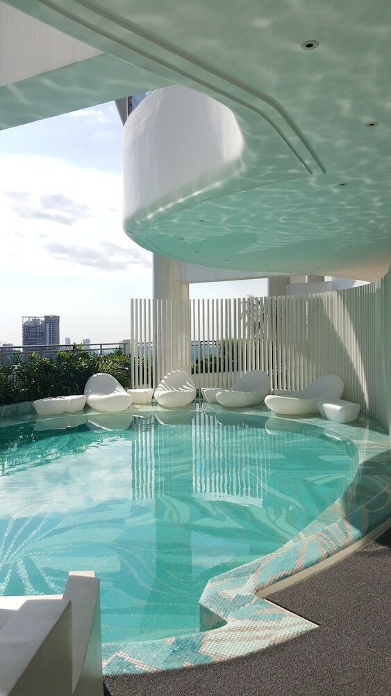 Lower Penthouse Unit In Acqua Residences