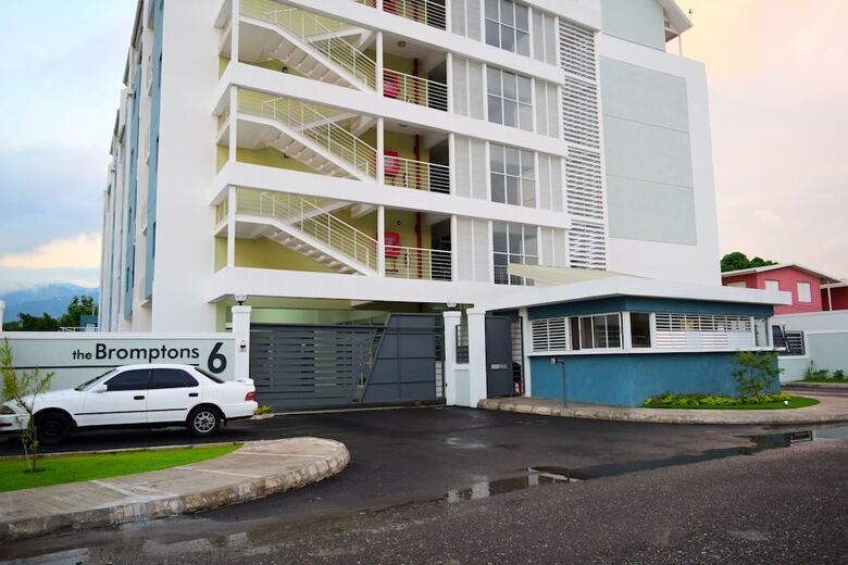Apartamentos New Kingston Luxury Apt The Bromptons