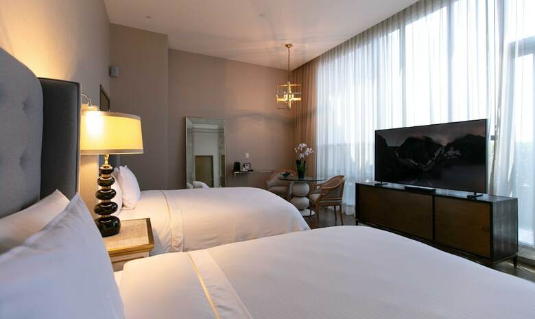 Hotel Marquis Sky Suites