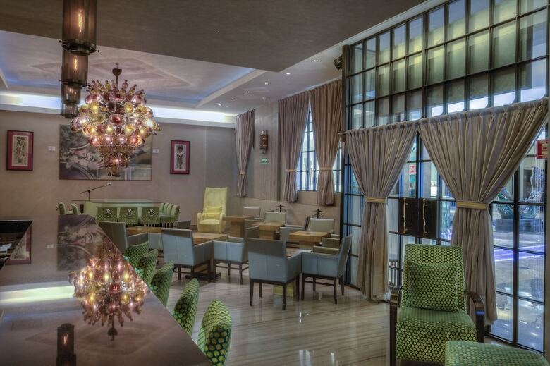 Hotel Marquis Sky Suites